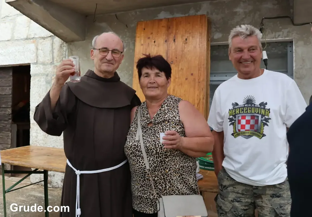 FOTO: Održani 14. Tolića susreti! Kuće se obnavljaju, stari temelji dobivaju novi život 22