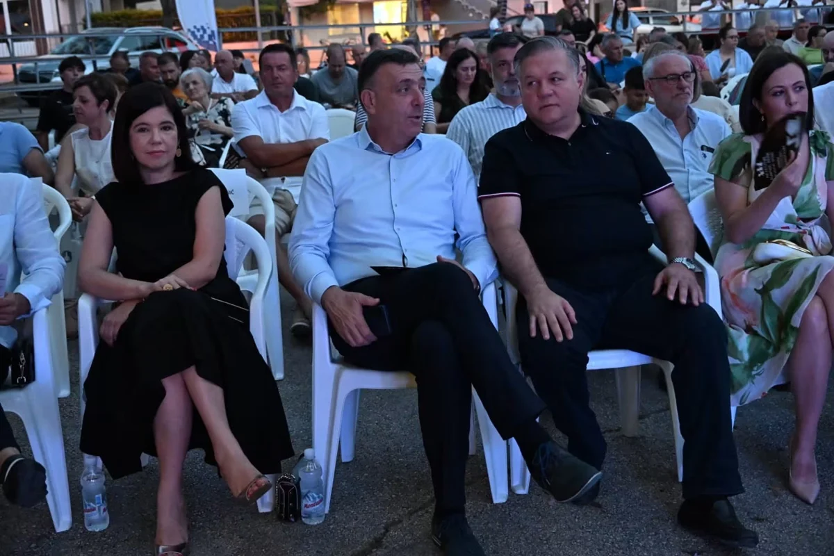 Klapa Krunik osvojila Posuški stećak, publika nagradila klapu Podvorje 11