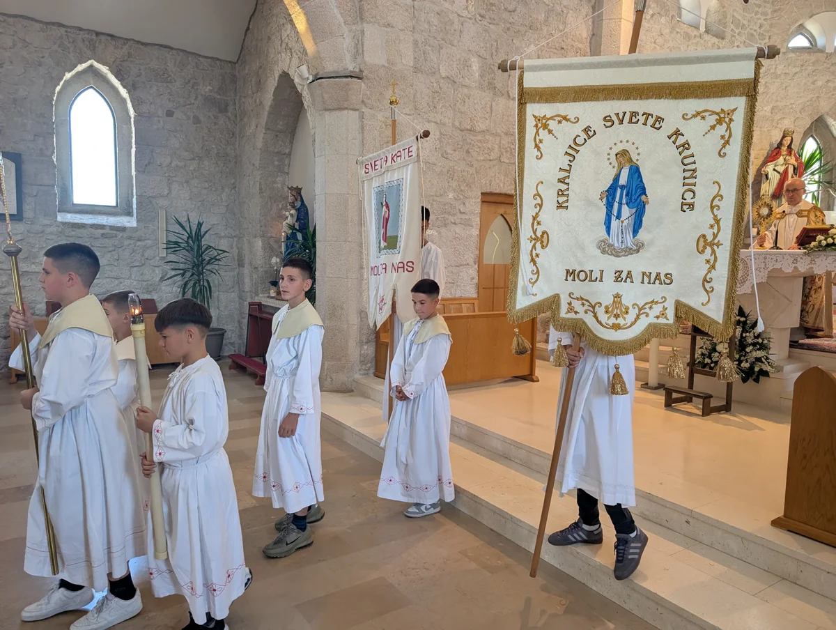 (FOTO) TIJELOVO U GRUDAMA! Fra Stanko Pavlović: Ni bolesti ni kušnje nemaju završnu riječ, nego Gospodin Bog, i zato se ne bojte! 8