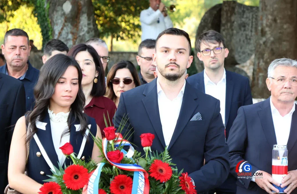 FOTO: Grude čuvaju sjećanje na predsjednika Matu Bobana, obilježeno 29 godina od smrti