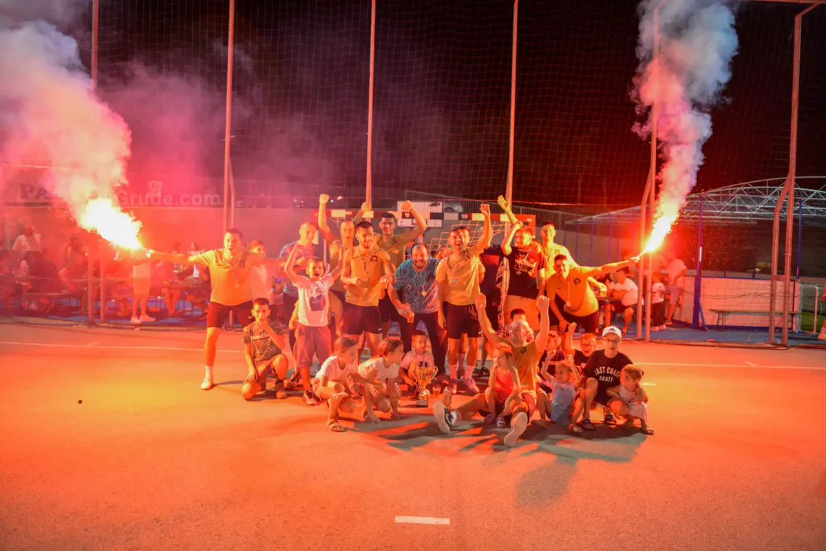 FOTO: GRUDE CENTAR uzeo povijesnu UNDECIMU, Ivan Ćorluka najtrofejniji igrač LMZ-a! Sovići juniorski prvaci 41
