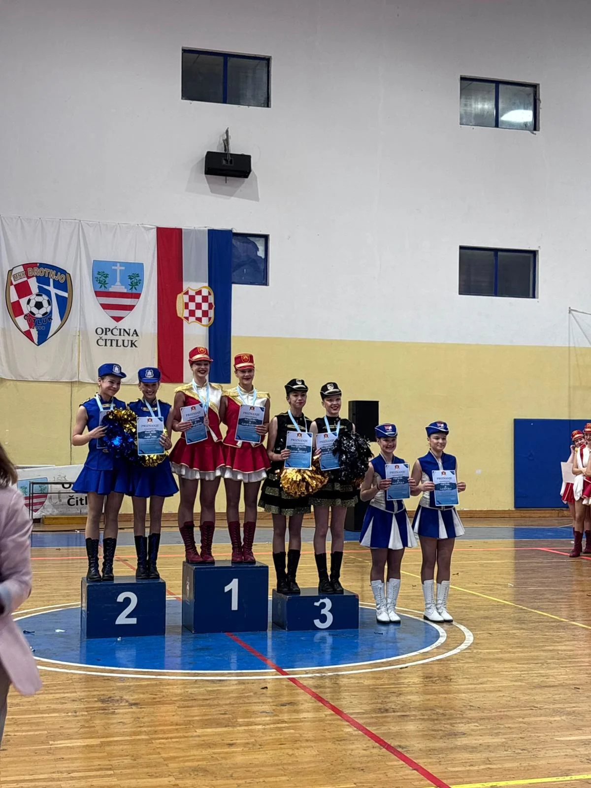 FOTO: Jače i od bure, to su GRUDSKE cure! Mažoretkinje uzele zlato i četiri srebra! 9
