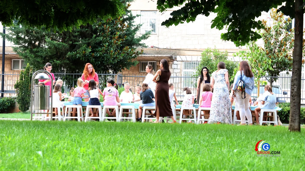 FOTO: Prvi dan dječjeg festivala ''Mala ljetna scena'' oduševio mališane, večeras slijedi nastavak programa 10