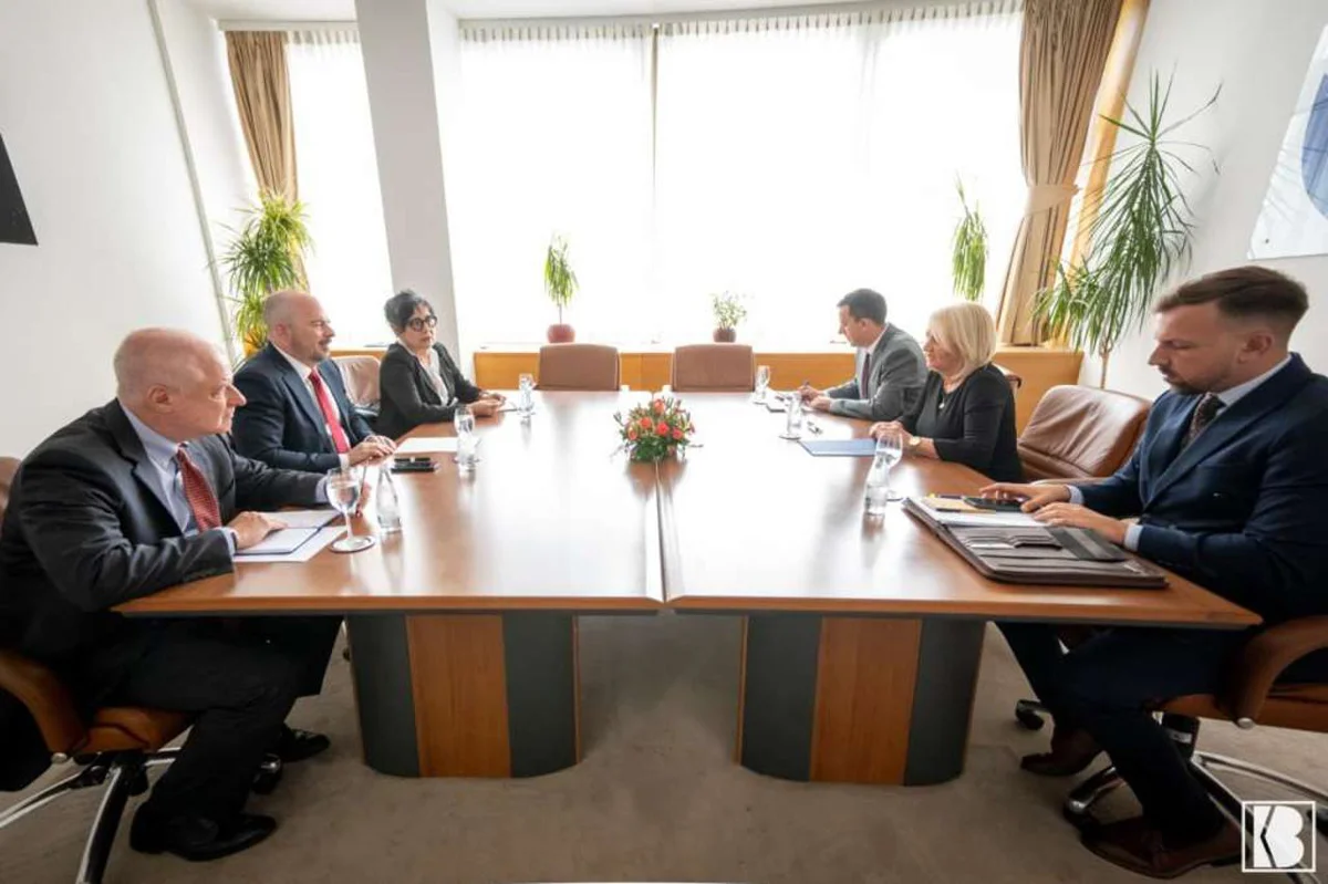 SAD i BiH nastavljaju partnersku suradnju: Borjana Krišto i John Ginkel razgovarali o strateškim projektima