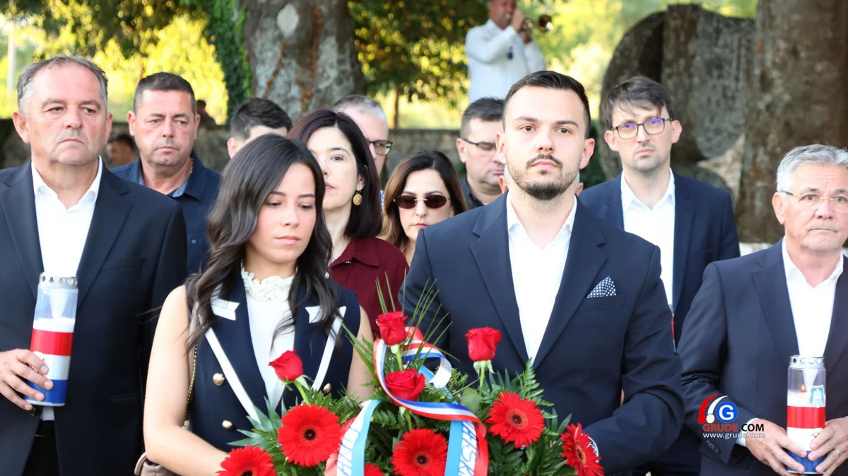 FOTO: Grude čuvaju sjećanje na predsjednika Matu Bobana, obilježeno 29 godina od smrti 18