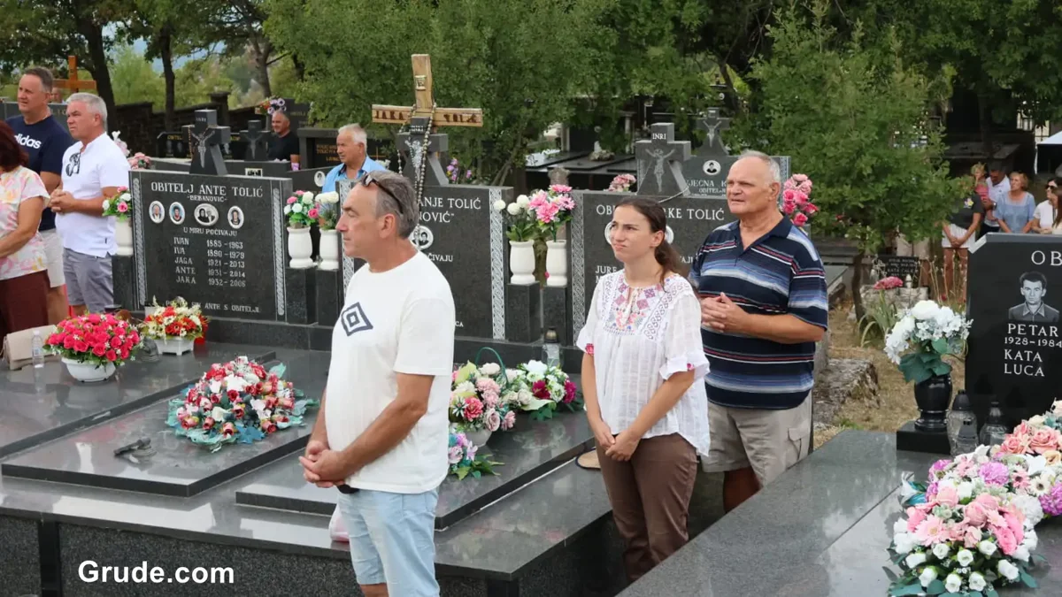 FOTO: Održani 14. Tolića susreti! Kuće se obnavljaju, stari temelji dobivaju novi život 3