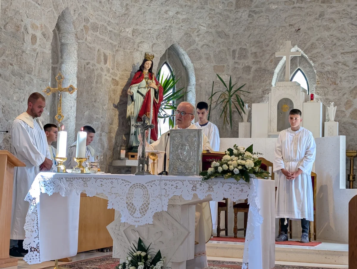 (FOTO) TIJELOVO U GRUDAMA! Fra Stanko Pavlović: Ni bolesti ni kušnje nemaju završnu riječ, nego Gospodin Bog, i zato se ne bojte! 1