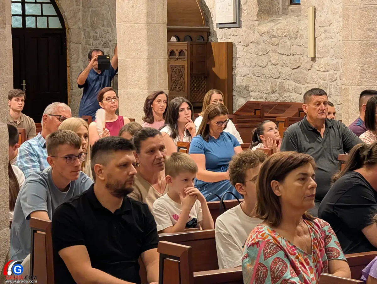 FOTO: Kulturna noć za pamćenje u crkvi svete Kate u Grudama, virtuozi na gitari sve oduševili 14