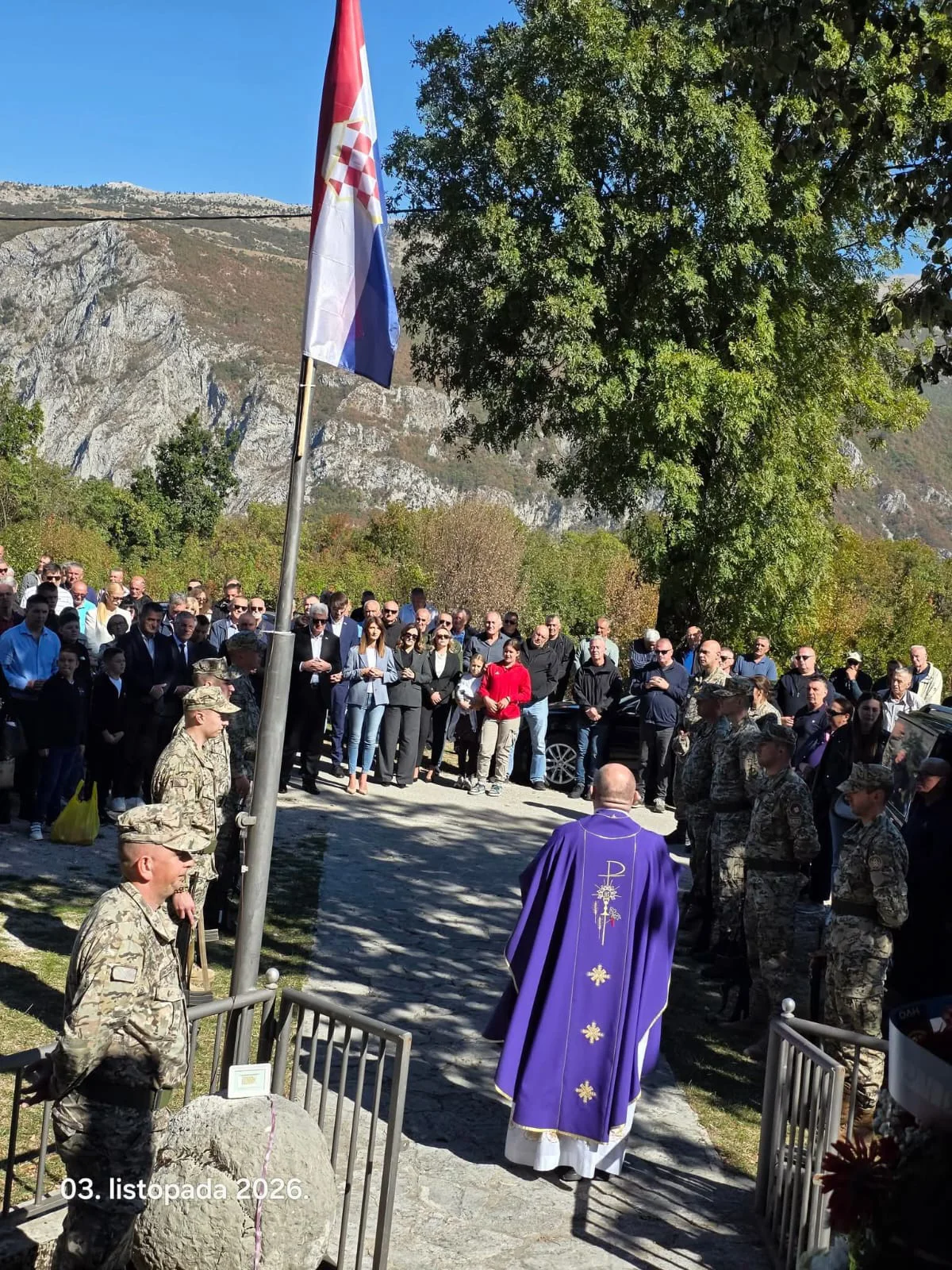 FOTO: HEROJI S VRDA SE NE ZABORAVLJAJU! Mnoštvo vjernika na svetoj misi povodom 33. obljetnice pogibije branitelja 4