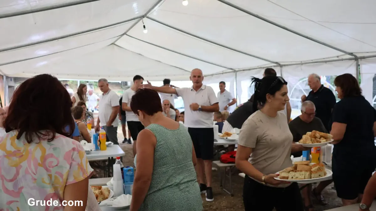 FOTO: Održani 14. Tolića susreti! Kuće se obnavljaju, stari temelji dobivaju novi život 25