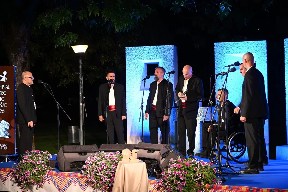 Klapa Krunik osvojila Posuški stećak, publika nagradila klapu Podvorje 15