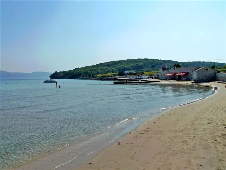 Na plaži u Hrvatskoj pronađena Escherichia coli, kupanje se ne preporučuje