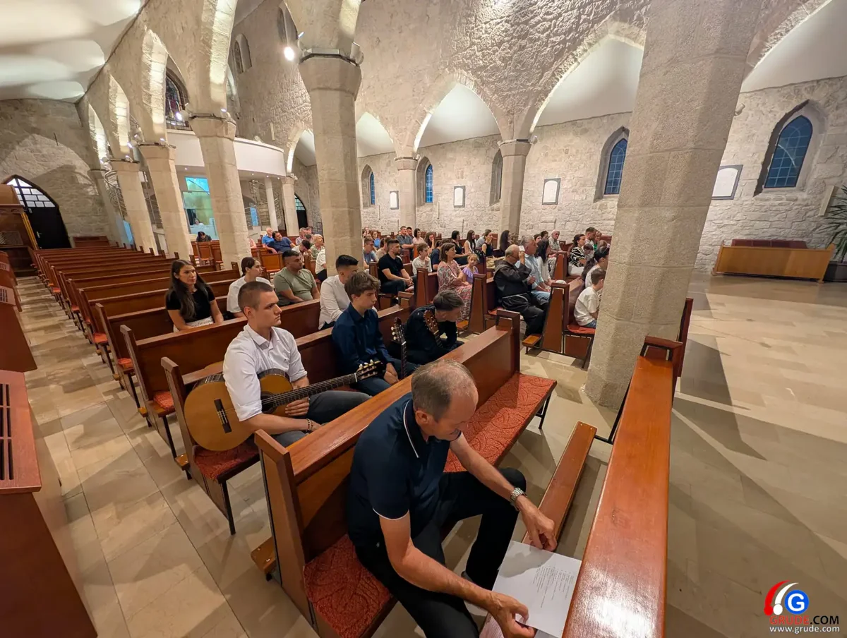 FOTO: Kulturna noć za pamćenje u crkvi svete Kate u Grudama, virtuozi na gitari sve oduševili 16