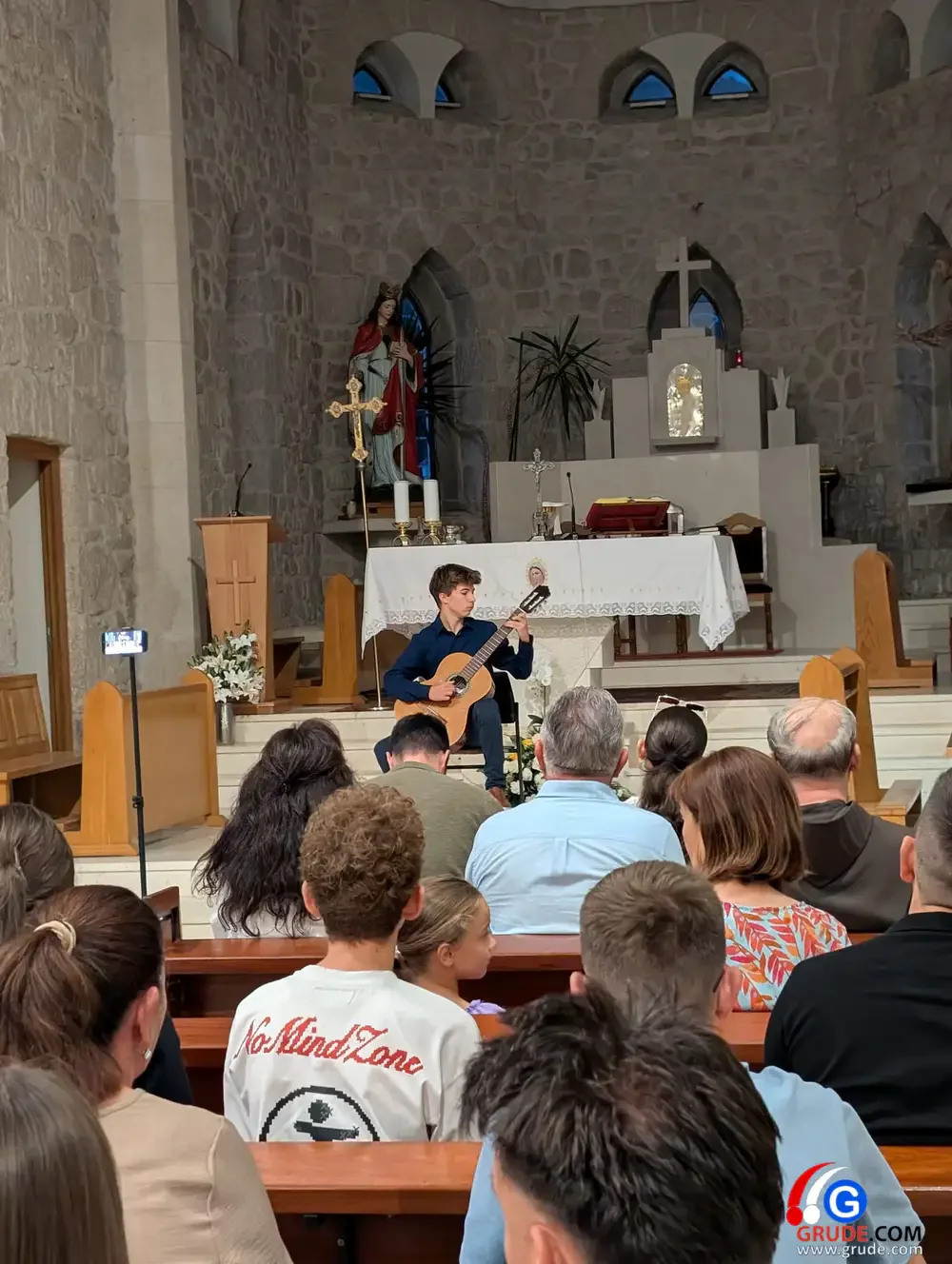 FOTO: Kulturna noć za pamćenje u crkvi svete Kate u Grudama, virtuozi na gitari sve oduševili 3