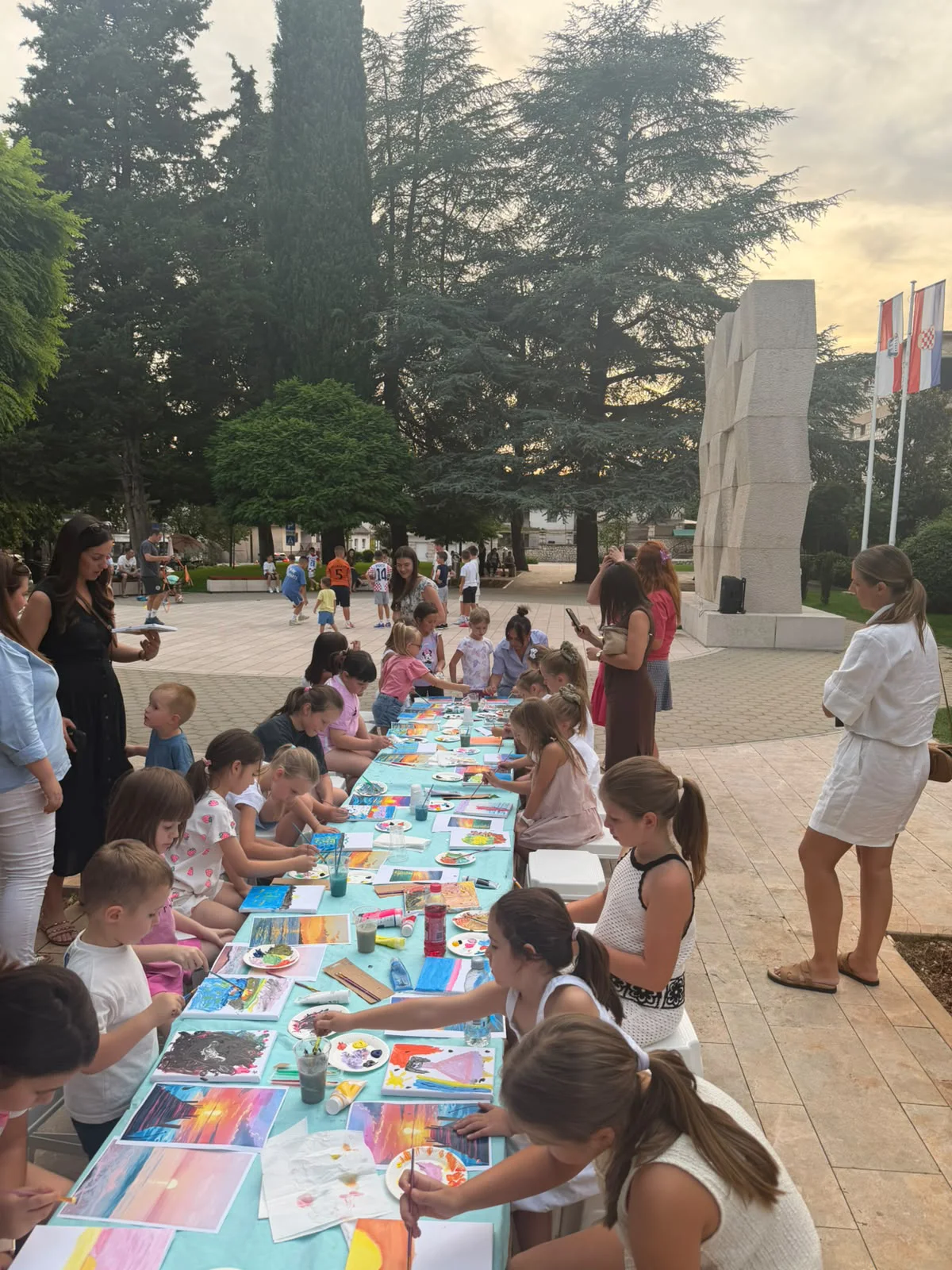 FOTO: Prvi dan dječjeg festivala ''Mala ljetna scena'' oduševio mališane, večeras slijedi nastavak programa 4
