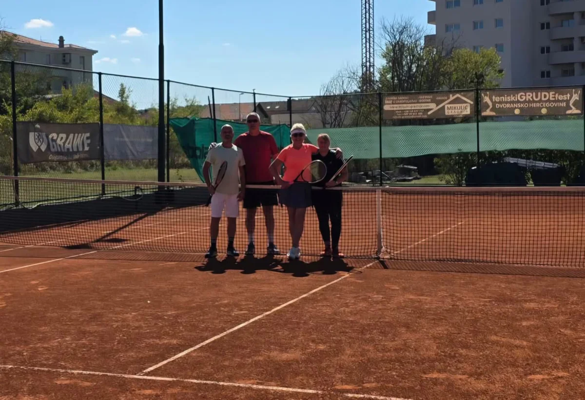 TK GRUDE: ZAVRŠEN TURNIR MIX PAROVA ''TI SI DRUGI NAKON 20-OG'' FOTO 8