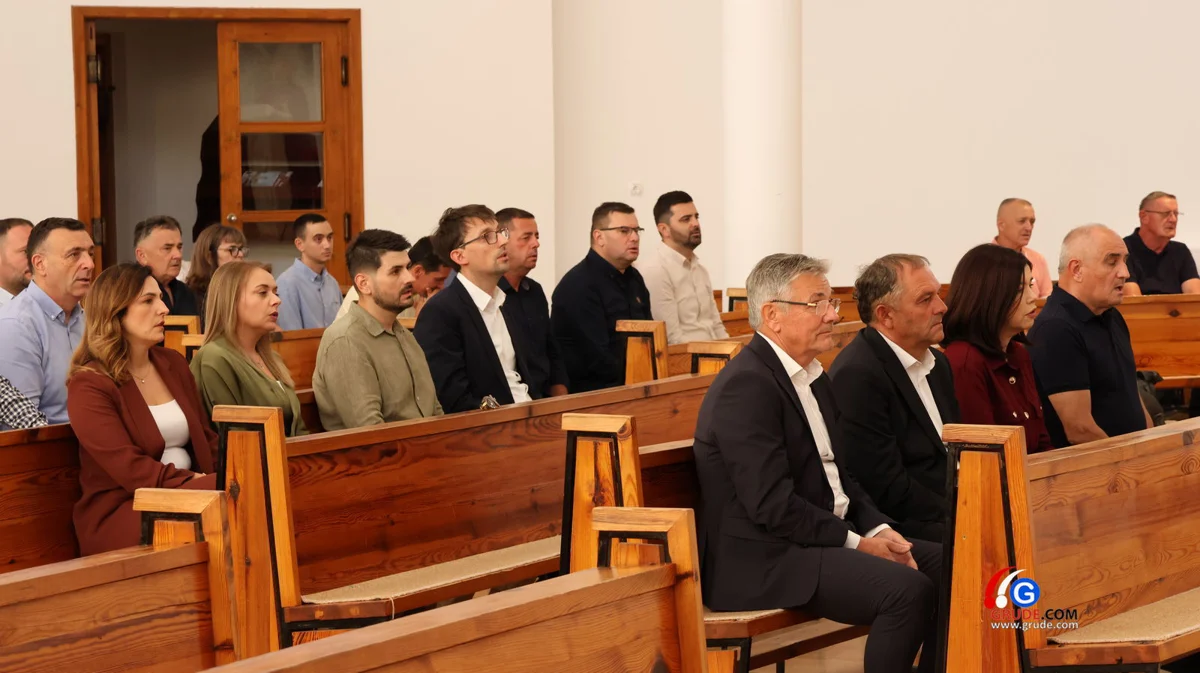 FOTO: Grude čuvaju sjećanje na predsjednika Matu Bobana, obilježeno 29 godina od smrti 12