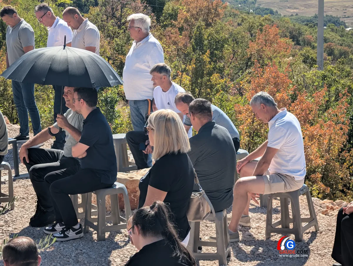 FOTO/VIDEO: Na vrhu Gruda, pod križem koji čuva Hercegovu zemlju, odjeknula poruka: Ovo je naš Križevac 3