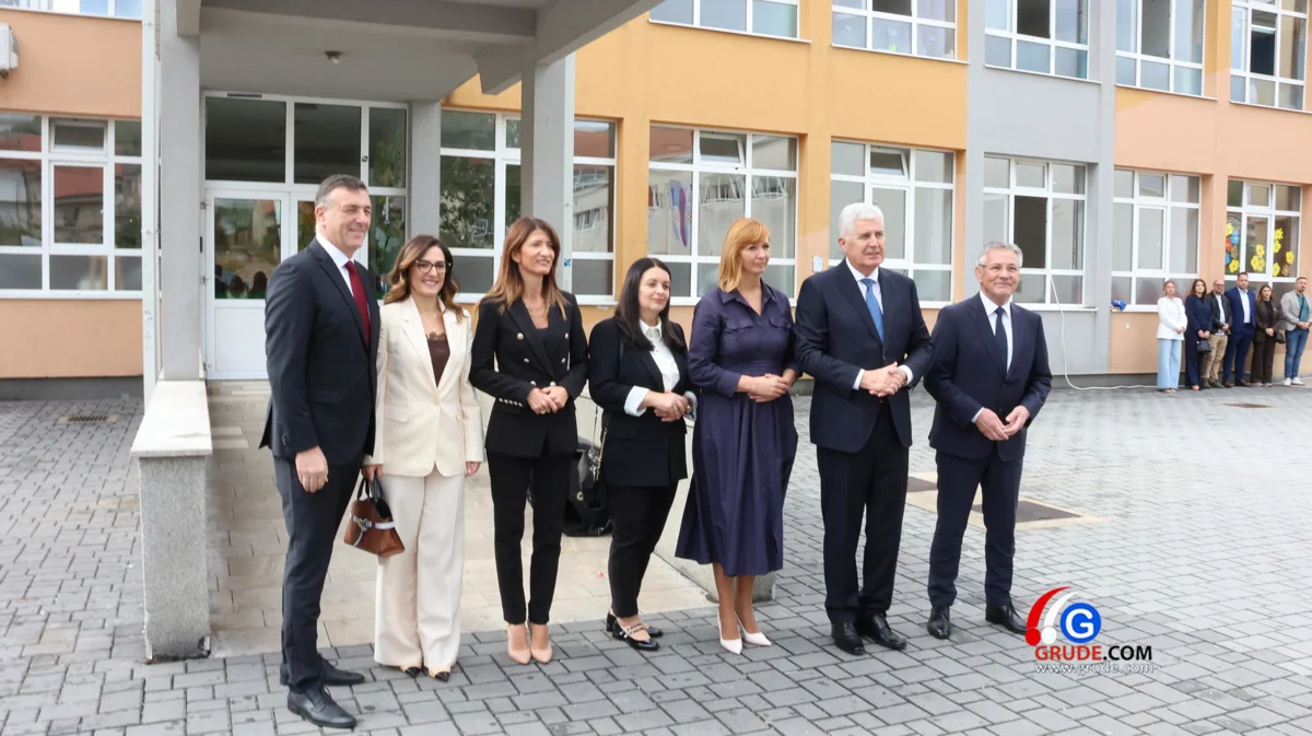 FOTO: Grude dobivaju nove školske prostore: položen kamen temeljac za osnovnu i glazbenu školu, ugrađena i vremenska kapsula 2
