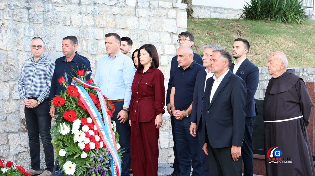 FOTO: Grude čuvaju sjećanje na predsjednika Matu Bobana, obilježeno 29 godina od smrti 22