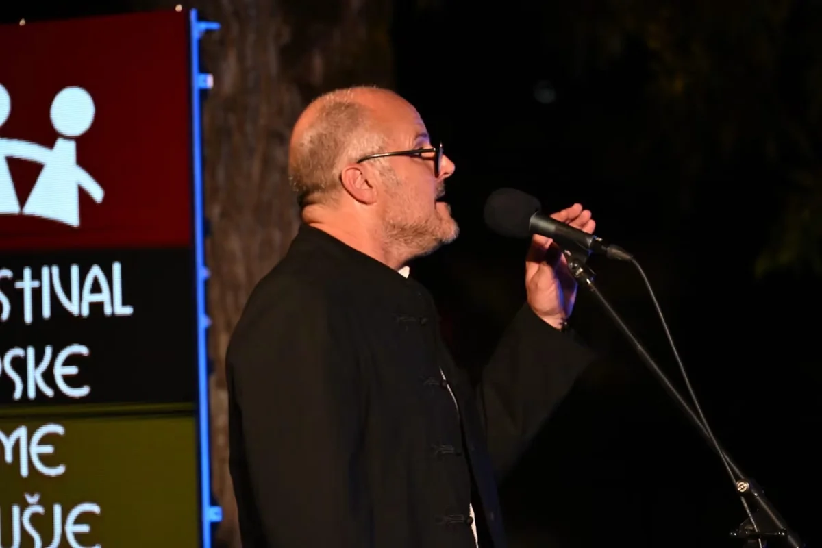 Klapa Krunik osvojila Posuški stećak, publika nagradila klapu Podvorje 16
