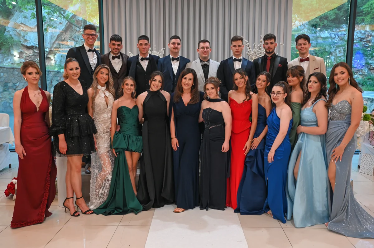 FOTO: 148 GRUDSKIH MATURANATA DANAS SE RADUJE! U srednju došli kao djeca, danas su spremni za veliki svijet 5