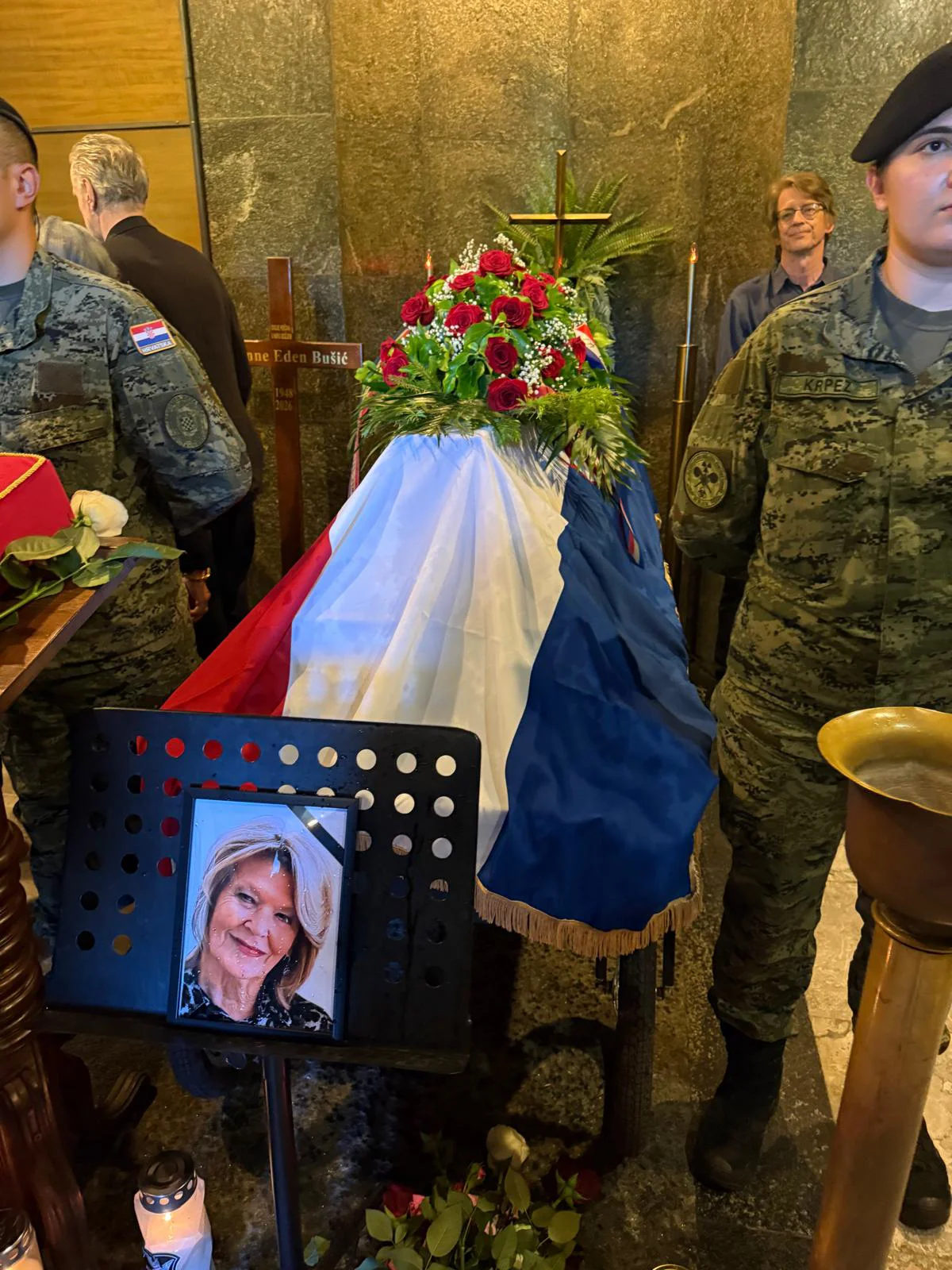 FOTO/VIDEO Heroina Julienne Eden Bušić ispraćena na posljednji počinak 24