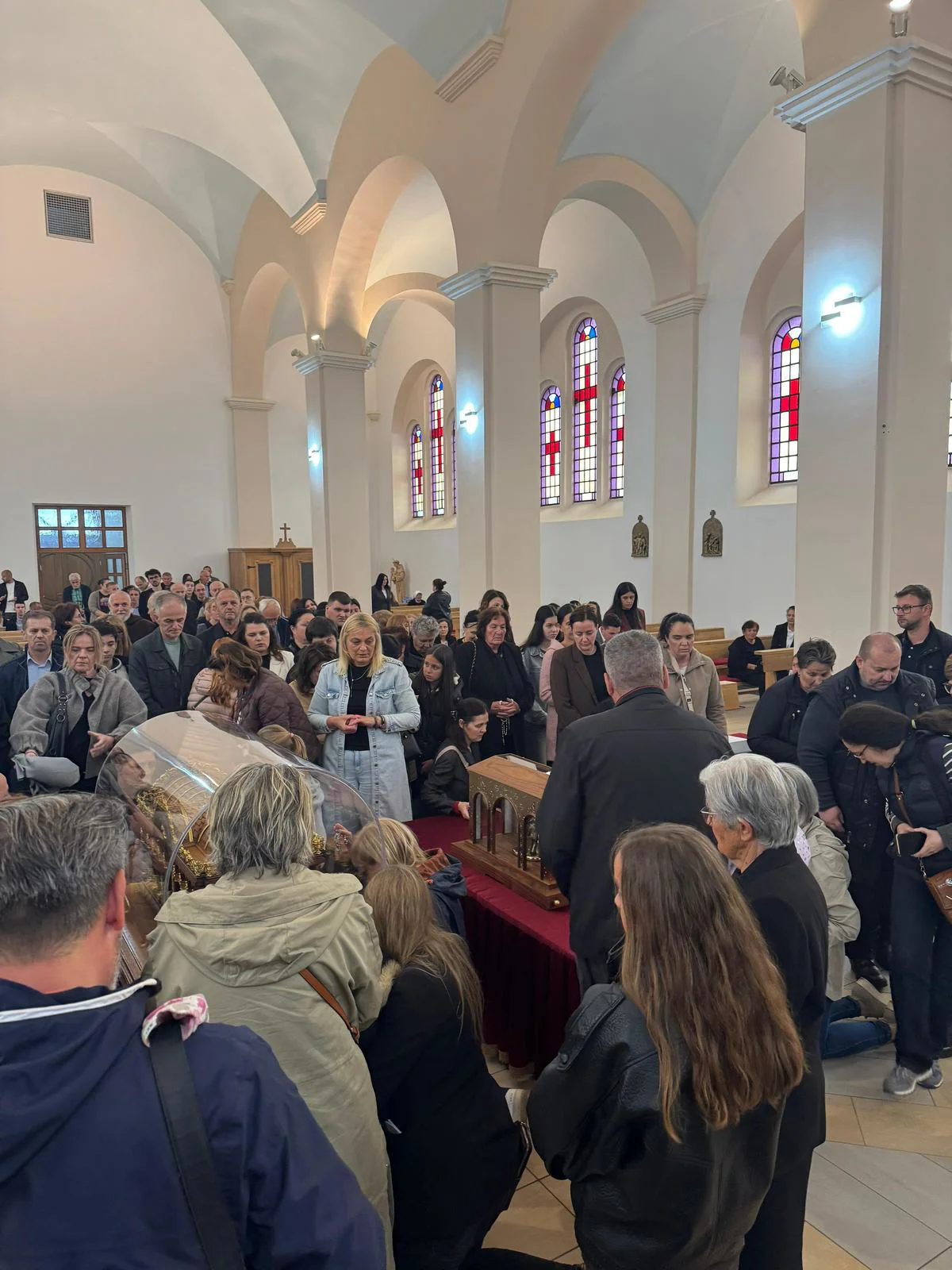Relikvije svete Male Terezije i njezinih svetih roditelja pohodile župu Ledinac FOTO 11