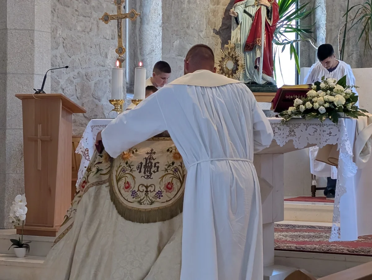 (FOTO) TIJELOVO U GRUDAMA! Fra Stanko Pavlović: Ni bolesti ni kušnje nemaju završnu riječ, nego Gospodin Bog, i zato se ne bojte! 7