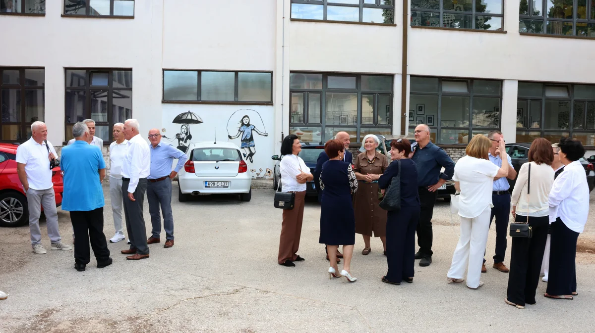 FOTO: Deveta generacija GRUDSKIH gimnazijalaca proslavila 50 godina mature! Ostavili su trag u vremenu 3