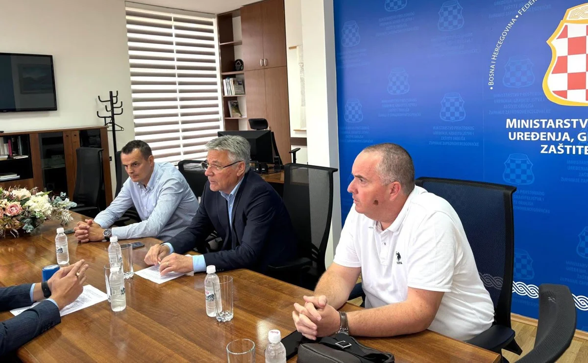 POTPISAN UGOVOR: 100.000 KM za nastavak izgradnje kolektora u Grudama FOTO