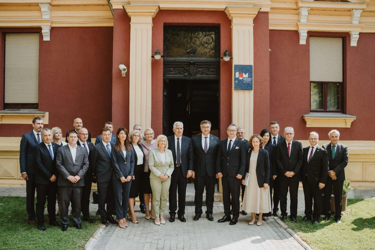 Plenković sutra stiže u Mostar: Obići će Sveučilište, SKB i HNK, a evo gdje će biti svečana dodjela ugovora