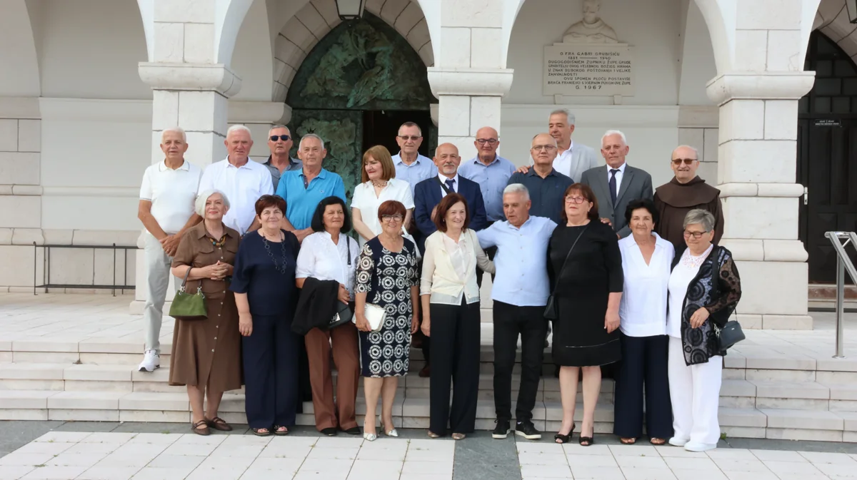 FOTO: Deveta generacija GRUDSKIH gimnazijalaca proslavila 50 godina mature! Ostavili su trag u vremenu 2
