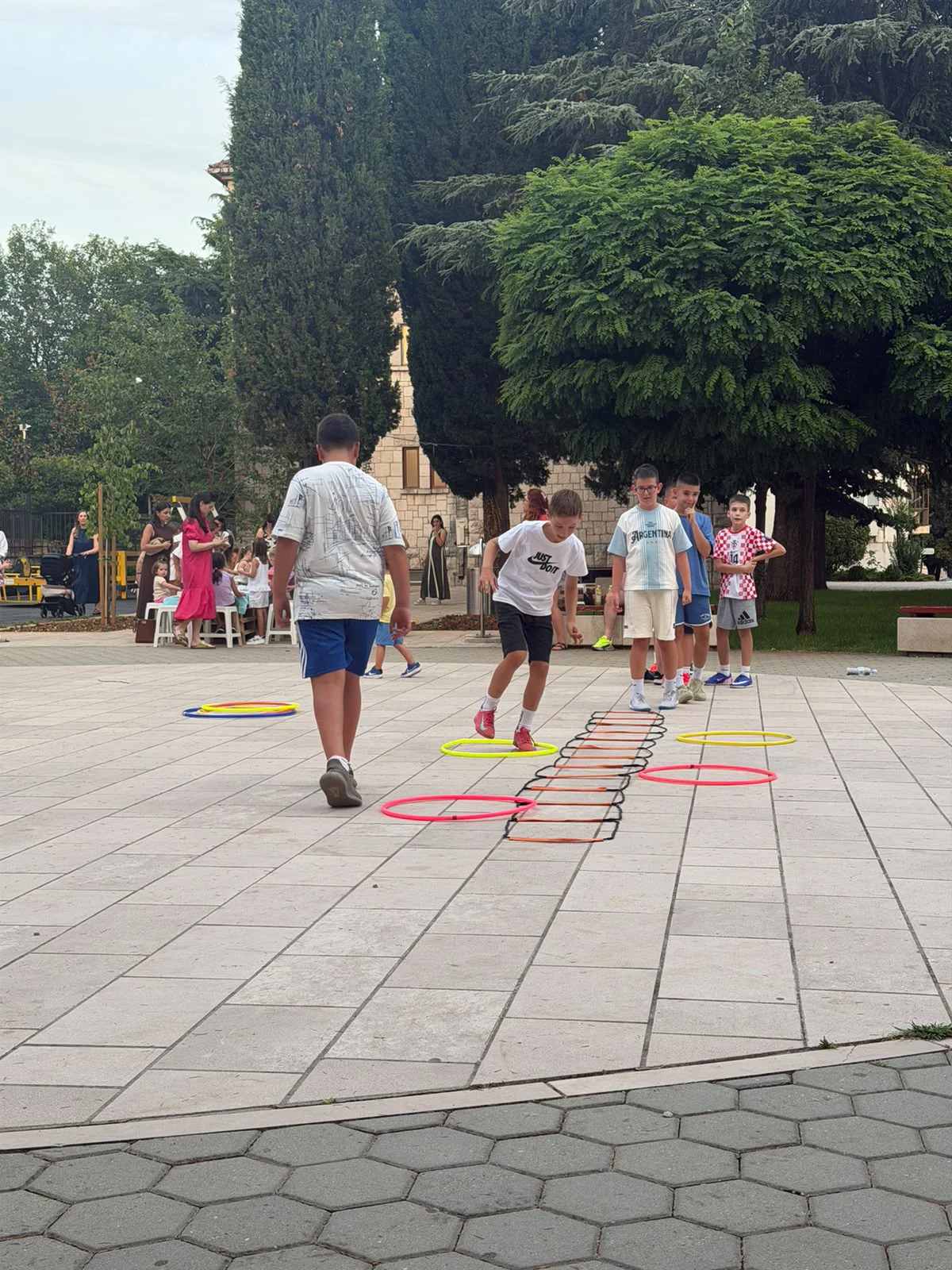 FOTO: Prvi dan dječjeg festivala ''Mala ljetna scena'' oduševio mališane, večeras slijedi nastavak programa 5