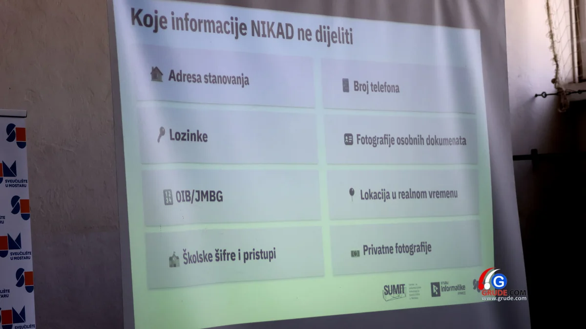 U OŠ Ruđera Boškovića stručnjaci SUMIT-a održali predavanje o sigurnosti na internetu FOTO 16