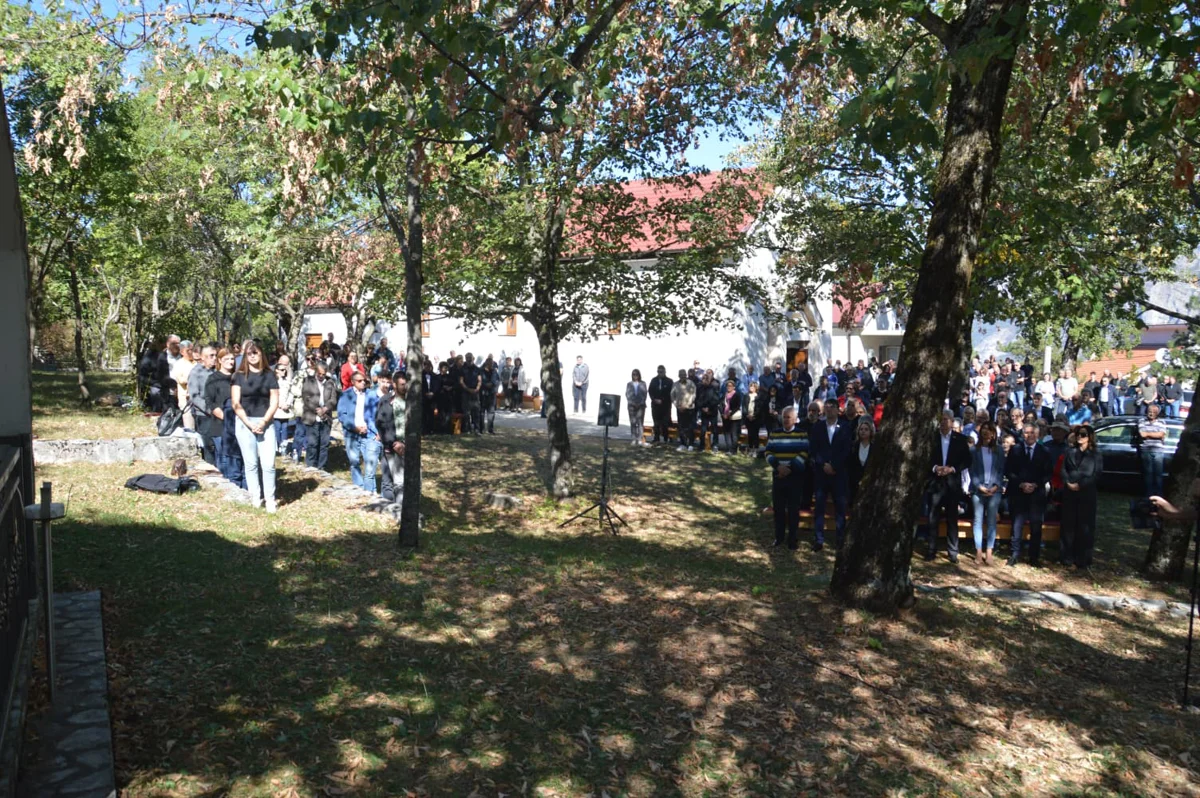 FOTO: HEROJI S VRDA SE NE ZABORAVLJAJU! Mnoštvo vjernika na svetoj misi povodom 33. obljetnice pogibije branitelja 8