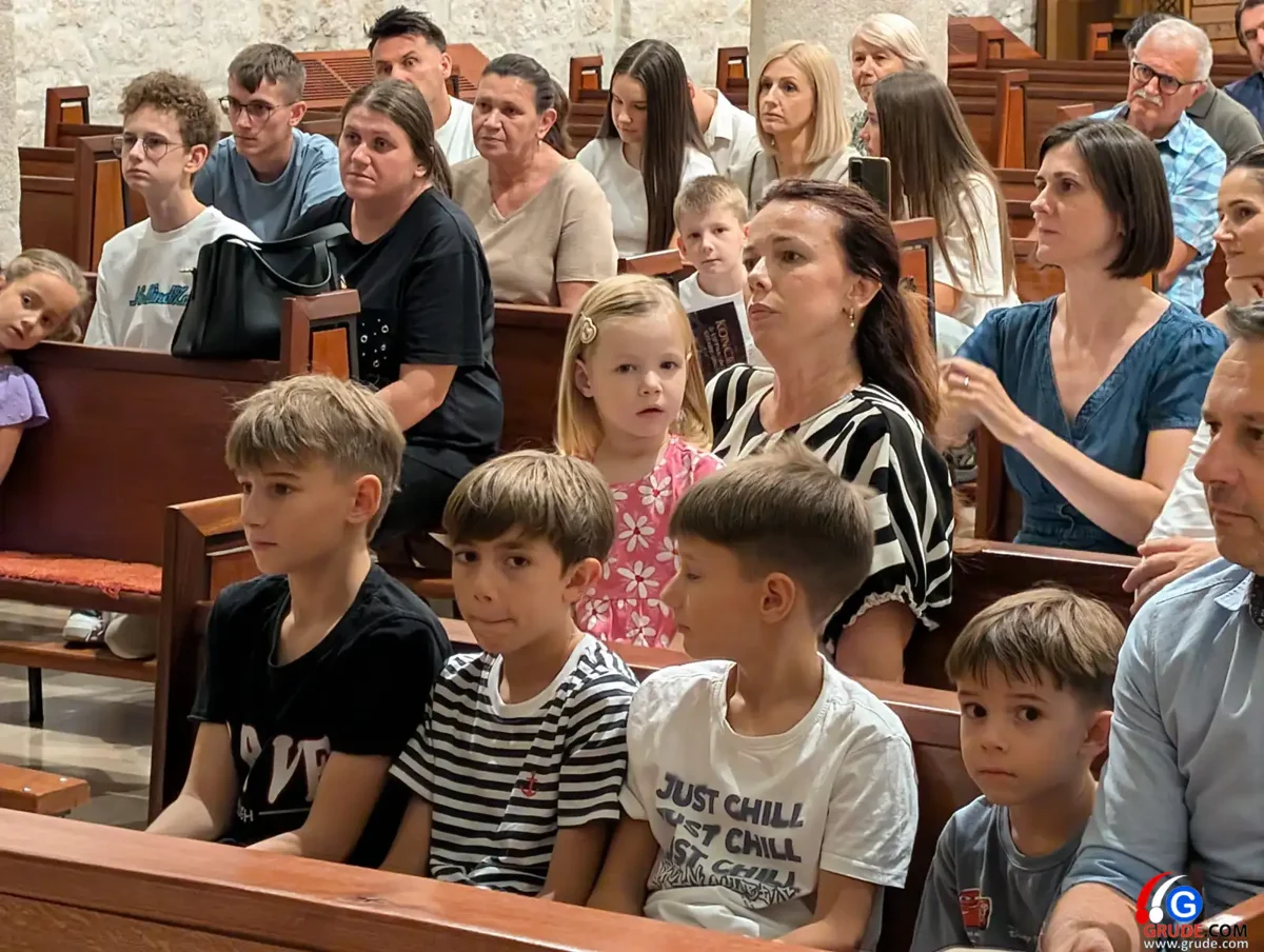 FOTO: Kulturna noć za pamćenje u crkvi svete Kate u Grudama, virtuozi na gitari sve oduševili 6