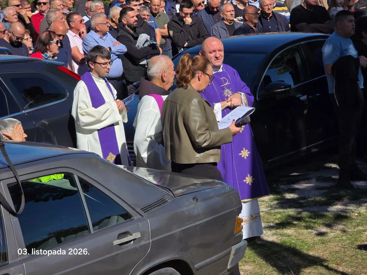 FOTO: HEROJI S VRDA SE NE ZABORAVLJAJU! Mnoštvo vjernika na svetoj misi povodom 33. obljetnice pogibije branitelja 1