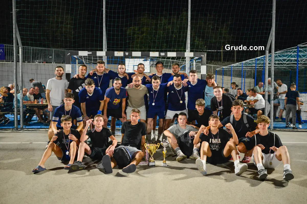 FOTO: GRUDE CENTAR uzeo povijesnu UNDECIMU, Ivan Ćorluka najtrofejniji igrač LMZ-a! Sovići juniorski prvaci 38