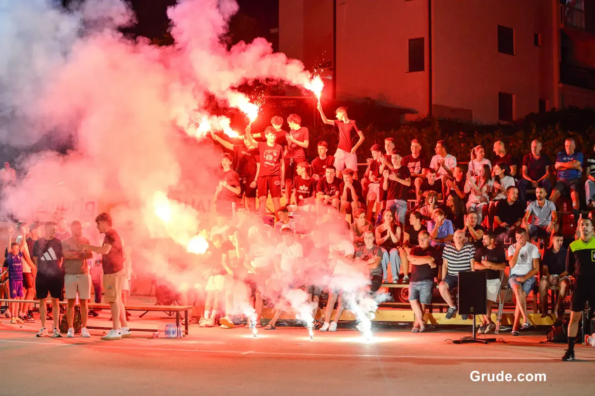 FOTO: GRUDE CENTAR uzeo povijesnu UNDECIMU, Ivan Ćorluka najtrofejniji igrač LMZ-a! Sovići juniorski prvaci 14