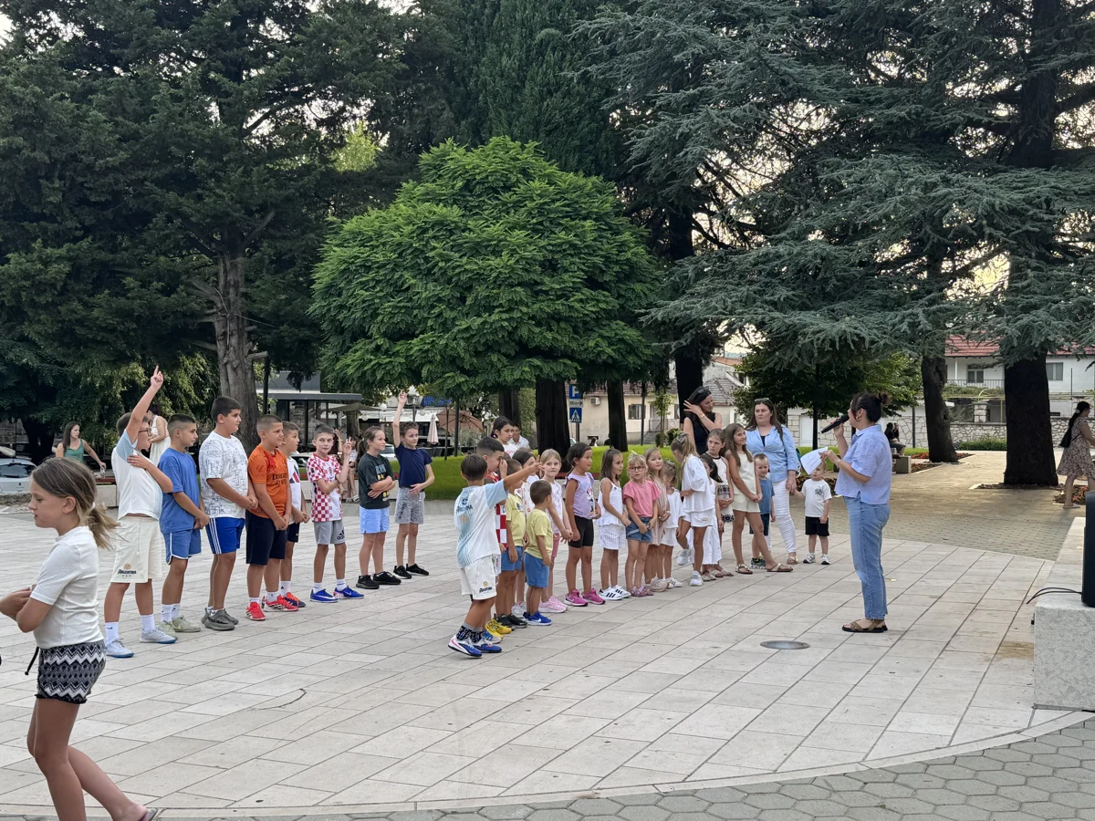 FOTO: Prvi dan dječjeg festivala ''Mala ljetna scena'' oduševio mališane, večeras slijedi nastavak programa 9