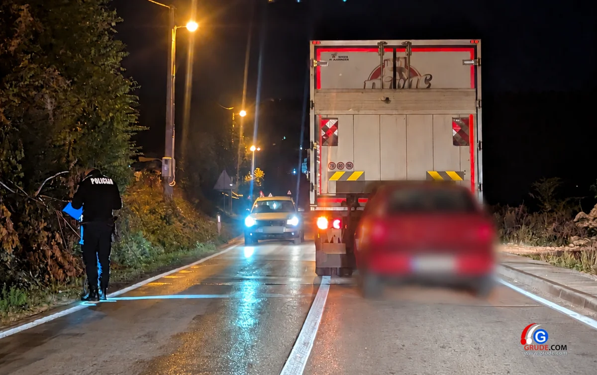 Prometna nesreća na Prispi: Automobil podletio pod teretno vozilo, srećom bez ozlijeđenih