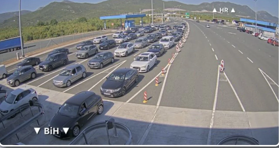 Pojačan promet na granicama: Kilometarske kolone i višesatna čekanja na izlazu iz BiH