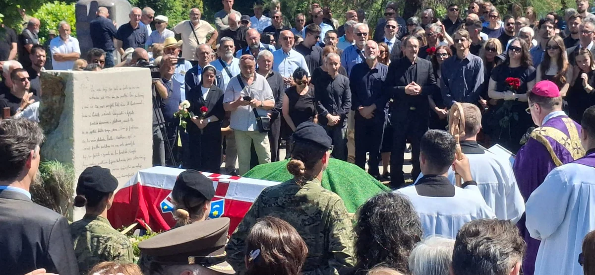 FOTO/VIDEO Heroina Julienne Eden Bušić ispraćena na posljednji počinak 4