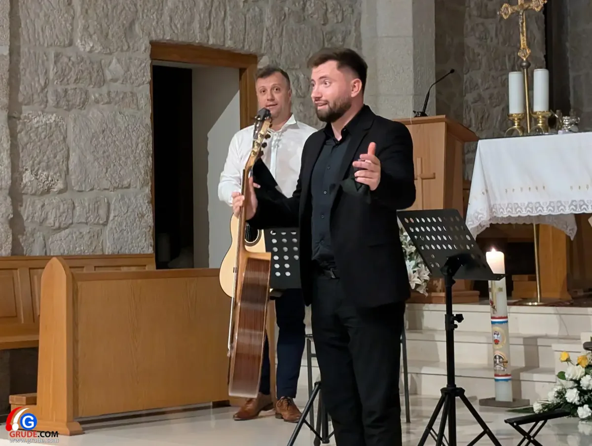 FOTO: Kulturna noć za pamćenje u crkvi svete Kate u Grudama, virtuozi na gitari sve oduševili 19