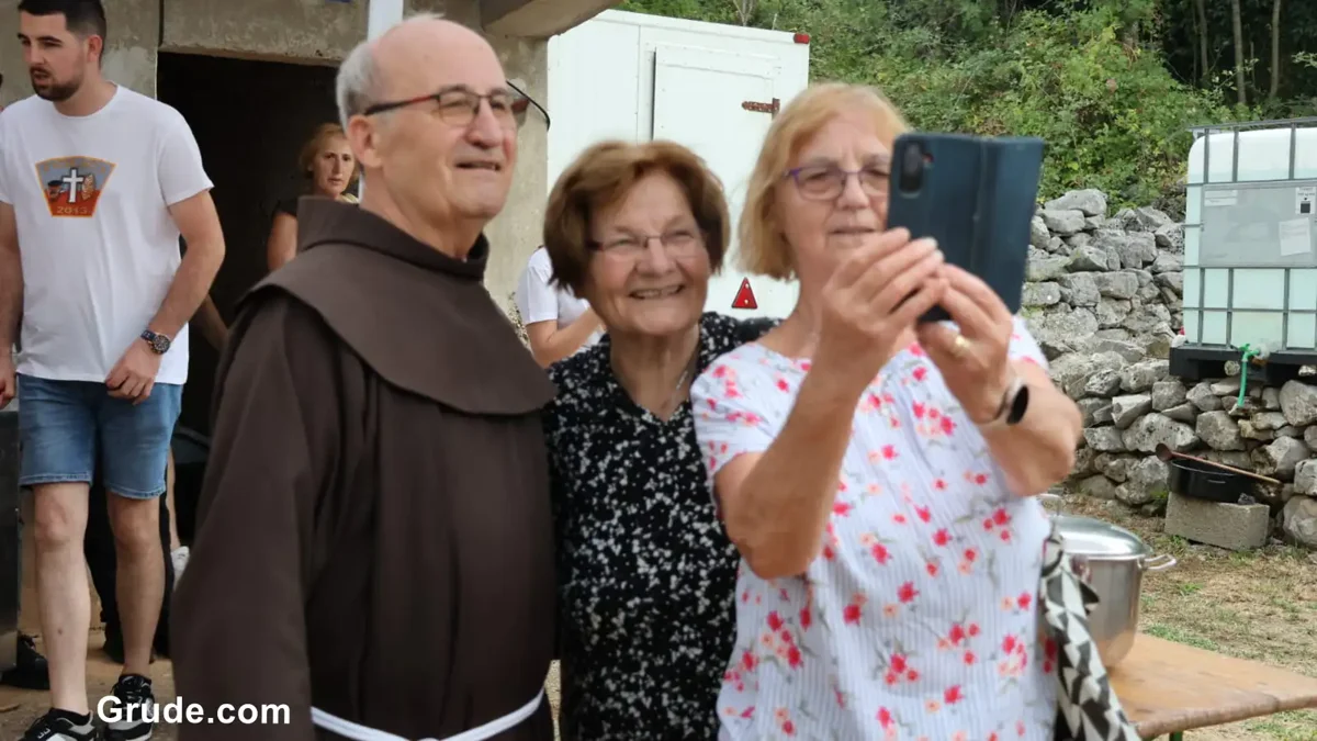 FOTO: Održani 14. Tolića susreti! Kuće se obnavljaju, stari temelji dobivaju novi život 18