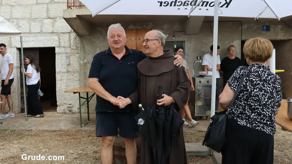 FOTO: Održani 14. Tolića susreti! Kuće se obnavljaju, stari temelji dobivaju novi život 17