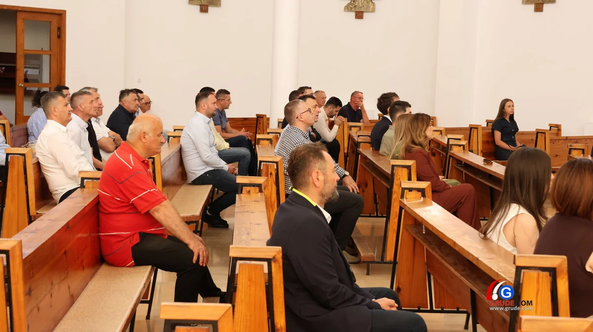 FOTO: Grude čuvaju sjećanje na predsjednika Matu Bobana, obilježeno 29 godina od smrti 9