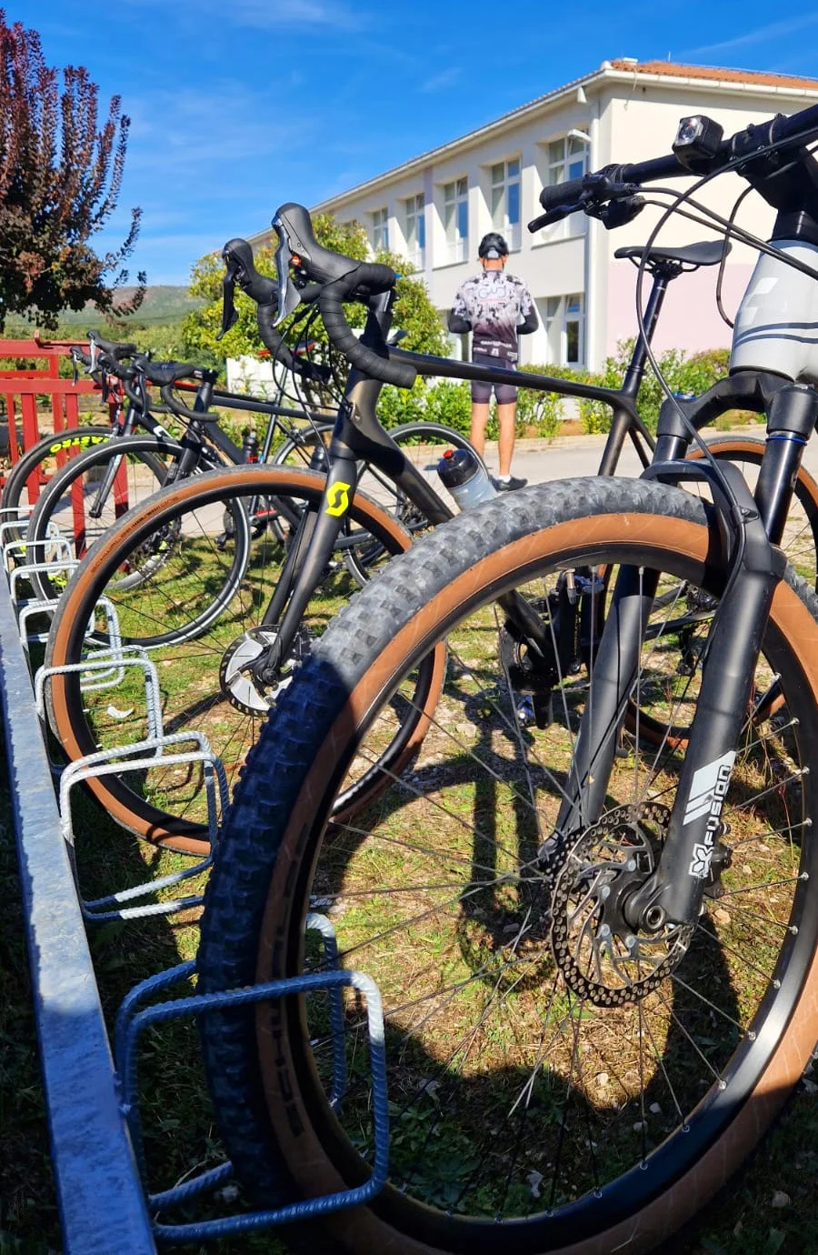 BK Grude na 12 igrališta postavio biciklističke parkinge FOTO 9