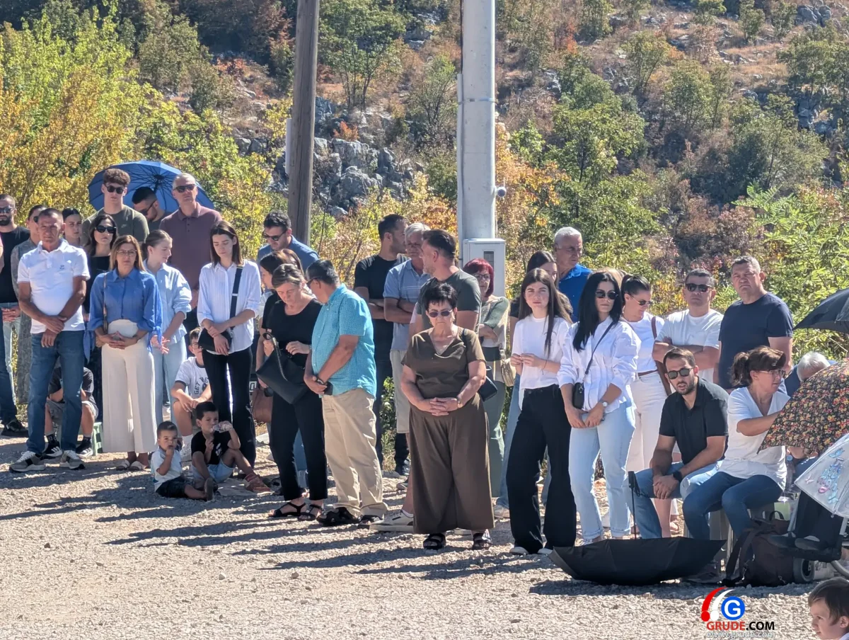 FOTO/VIDEO: Na vrhu Gruda, pod križem koji čuva Hercegovu zemlju, odjeknula poruka: Ovo je naš Križevac 30